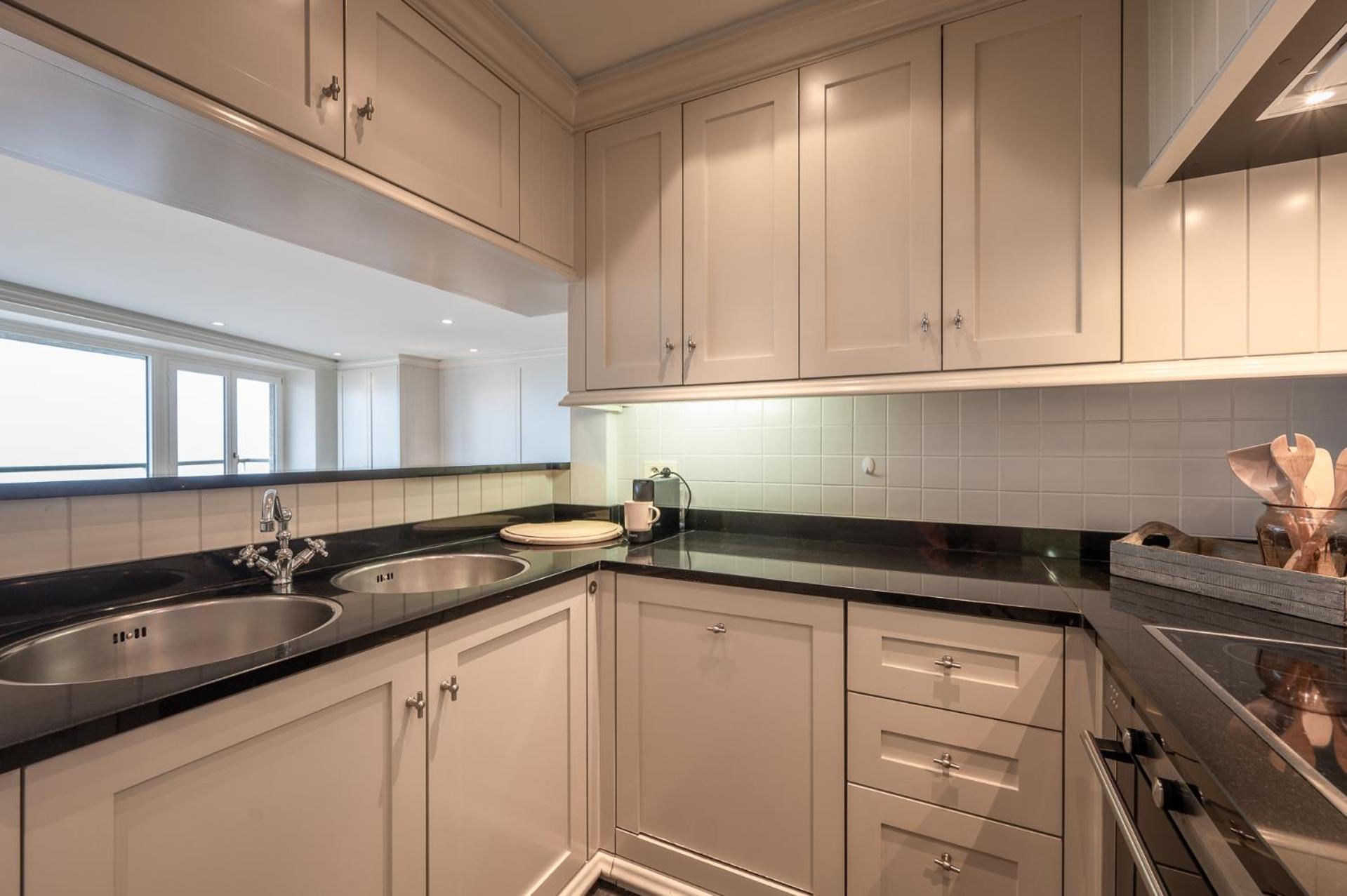 Appartementen Op De Zeedijk In Knokke Op De 3E En 4E Verdieping Van Logie Marie Экстерьер фото